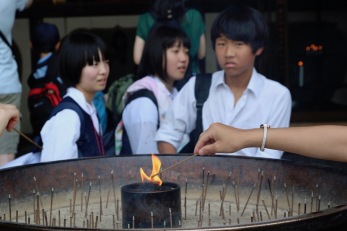 Ученици пред храма Тодай-джи