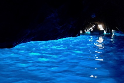 Синята пещера