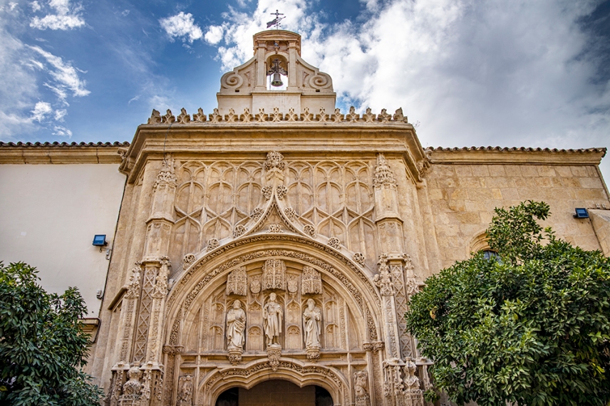 Фасадата на катедралата Мескита.